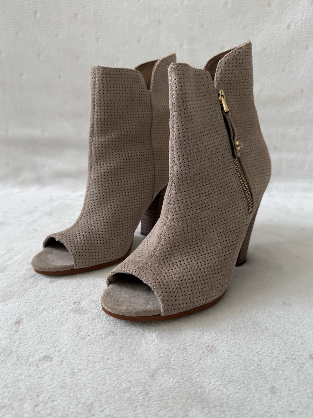 GUESS Oana Taupe Perforated Leather Peep Toe Booties Size 8M